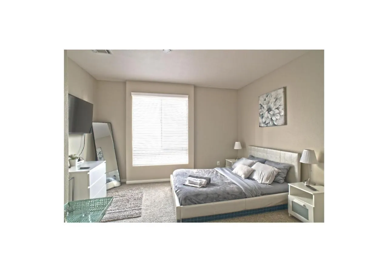 Private Bedroom And Bathroom In Shared 2 Bedroom Apartment In Venice - Pool - Hot Tub & Gym Los Angeles United States